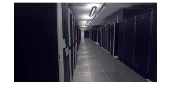 领益智能产业园数据中心机房项目：精致冷通道机柜厂家的卓越之作