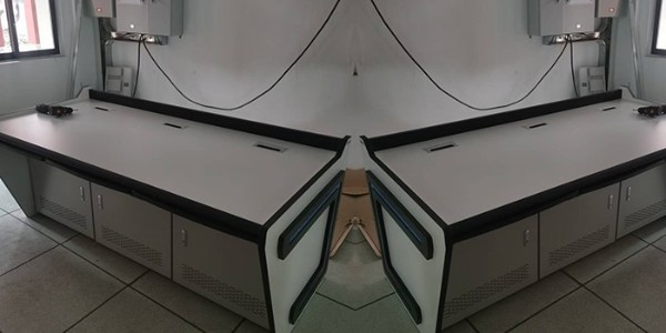 立杆与操作台系统集成：打造高效监控指挥中心整体解决方案