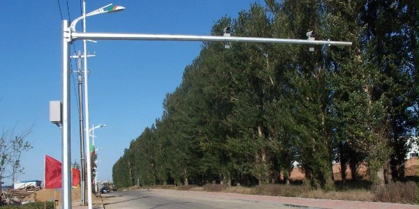 从立杆到操作台：如何构建端到端的无缝监控解决方案？